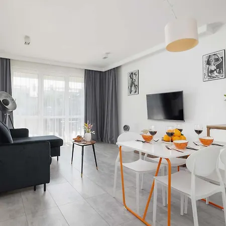 Stylish With A Balcony And Parking Close To Nature By Renters Apartamento