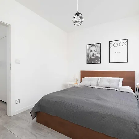 Stylish With A Balcony And Parking Close To Nature By Renters