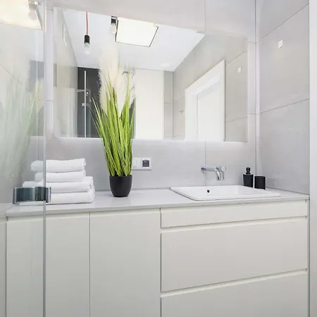 Stylish With A Balcony And Parking Close To Nature By Renters *